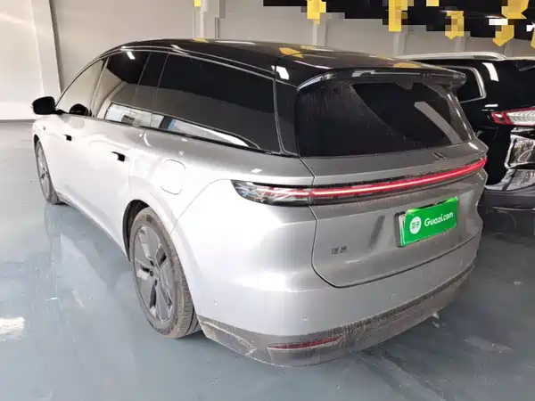 Li Auto i8 2025