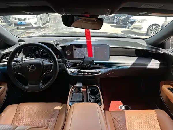 Lexus LS 2021