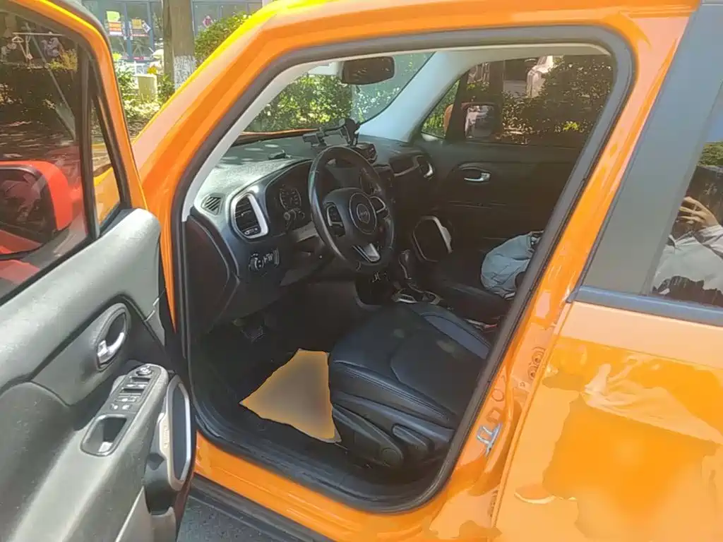 Jeep Renegade 2017 — фото 16