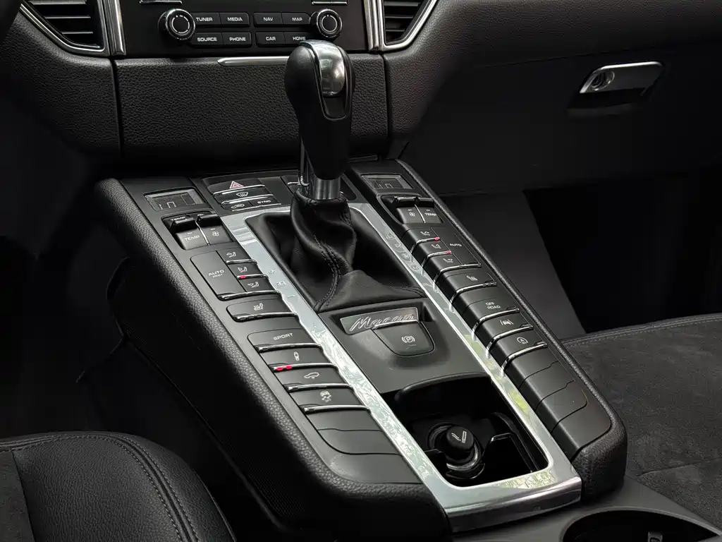 Porsche Macan 2018 — фото 17