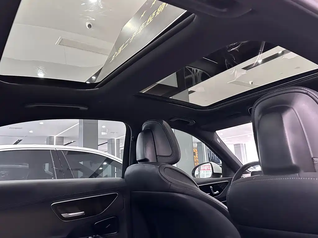 Mercedes-Benz C-Class 2023 — фото 10
