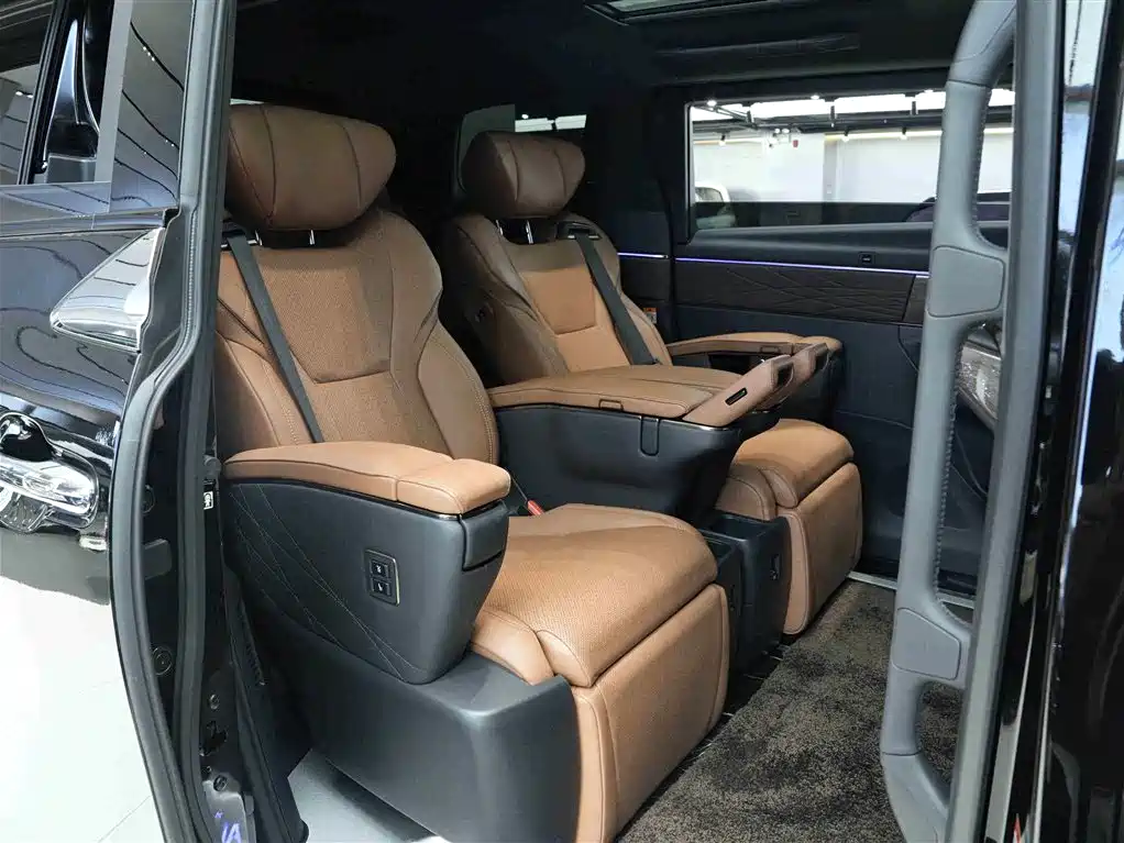 Toyota Alphard 2024 — фото 13