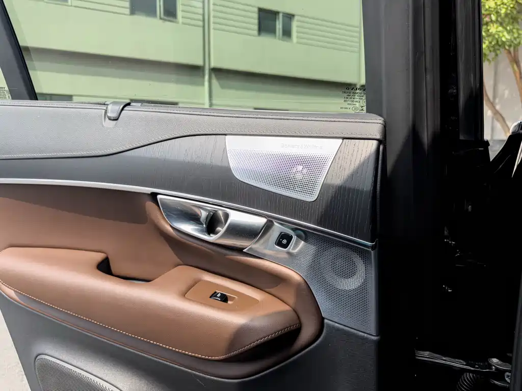 Volvo XC90 2021 — фото 20