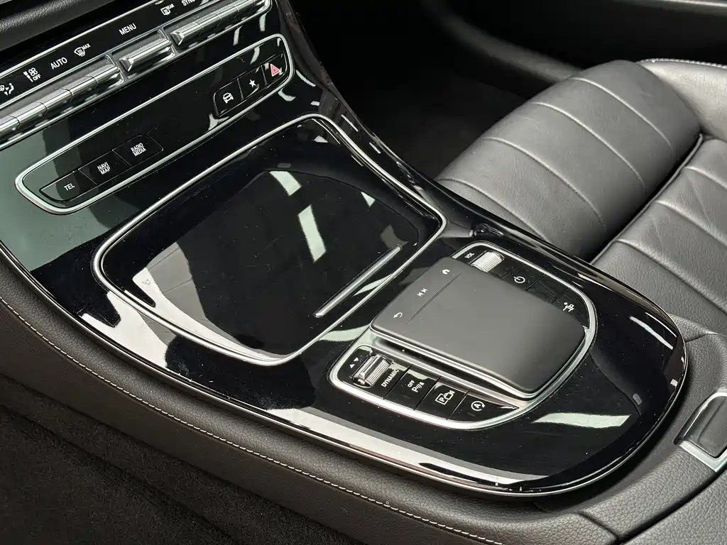 Mercedes-Benz E-Class 2022 — фото 5