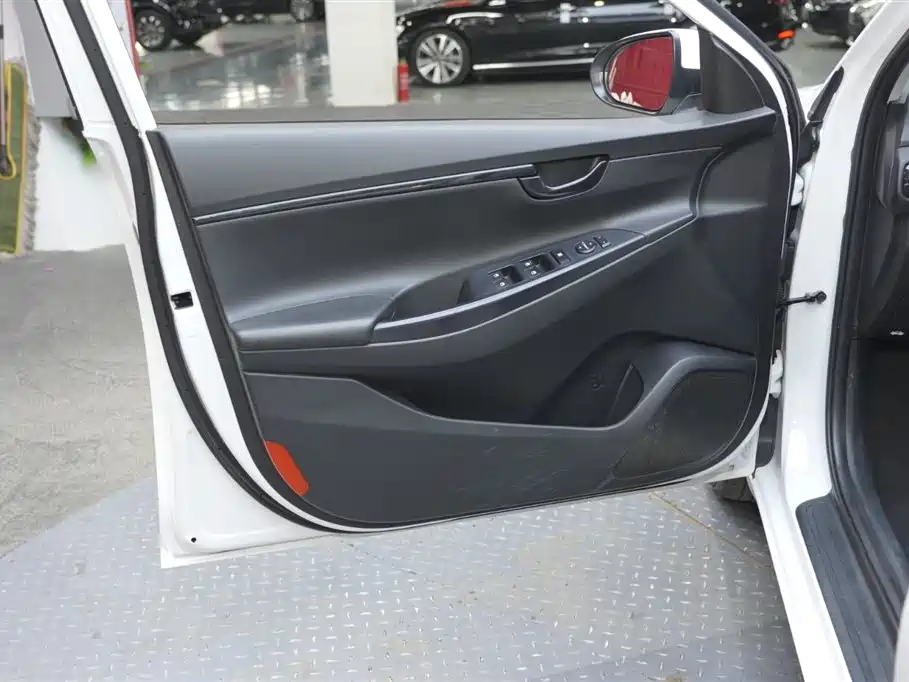 Hyundai Elantra 2019 — фото 20