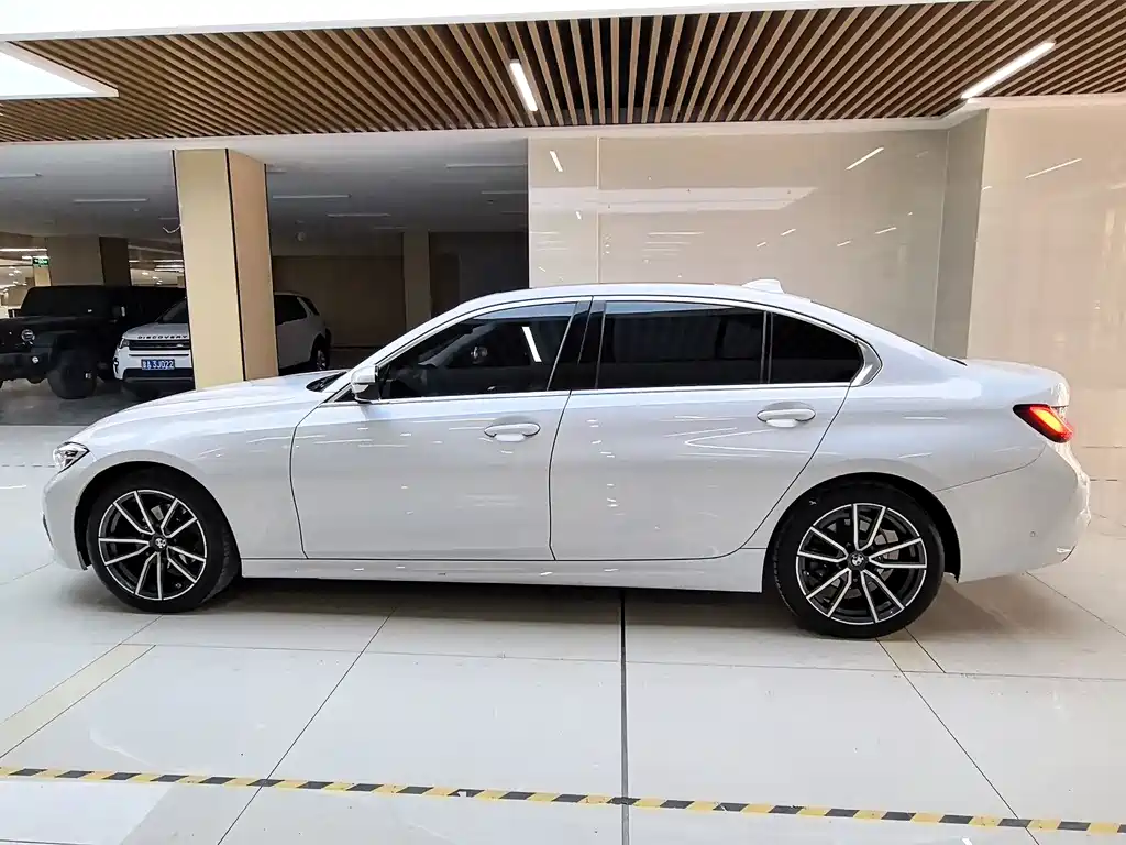 BMW 3 Series 2022 — фото 14