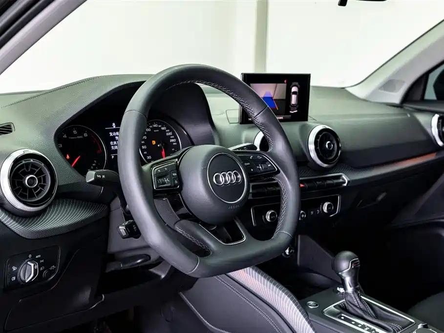 Audi Q2L 2024 — фото 18