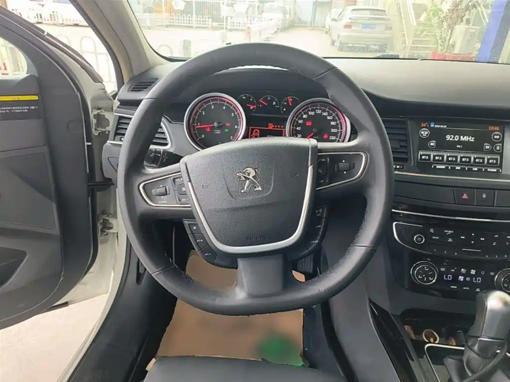 Peugeot 508 2015 — фото 11