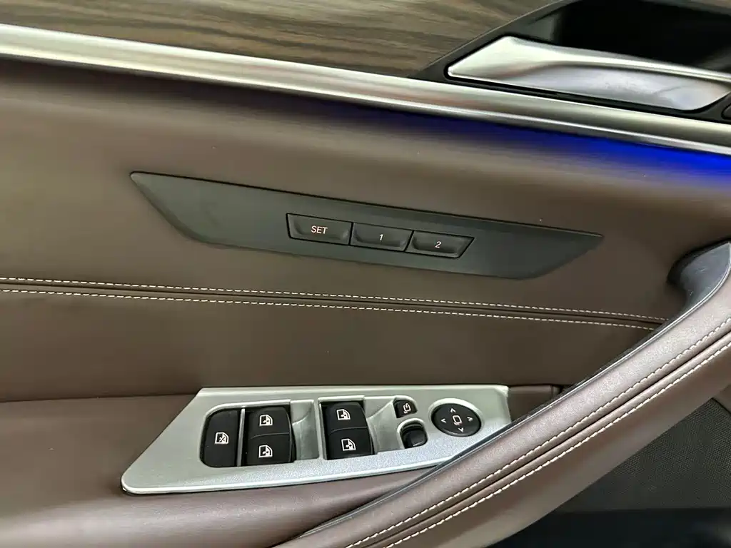 BMW 5 Series 2018 — фото 6