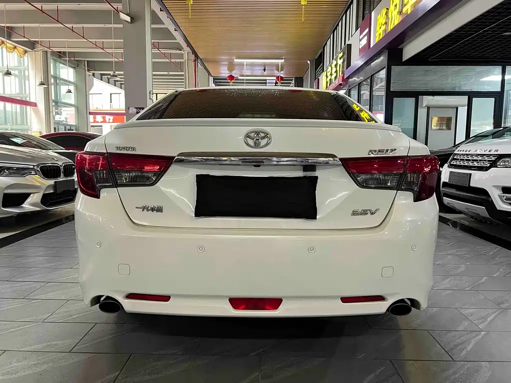 Toyota Reiz 2014