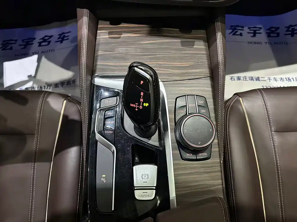 BMW 5 Series 2018 — фото 11