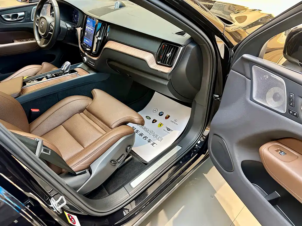 Volvo XC60 PHEV 2024 — фото 18