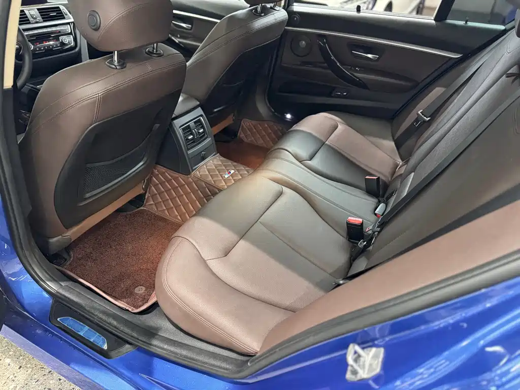 BMW 3 Series 2018 — фото 18