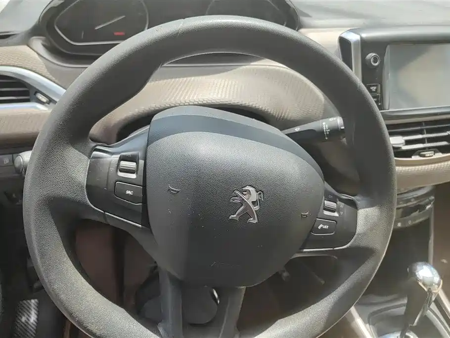 Peugeot 2008 2014 — фото 15