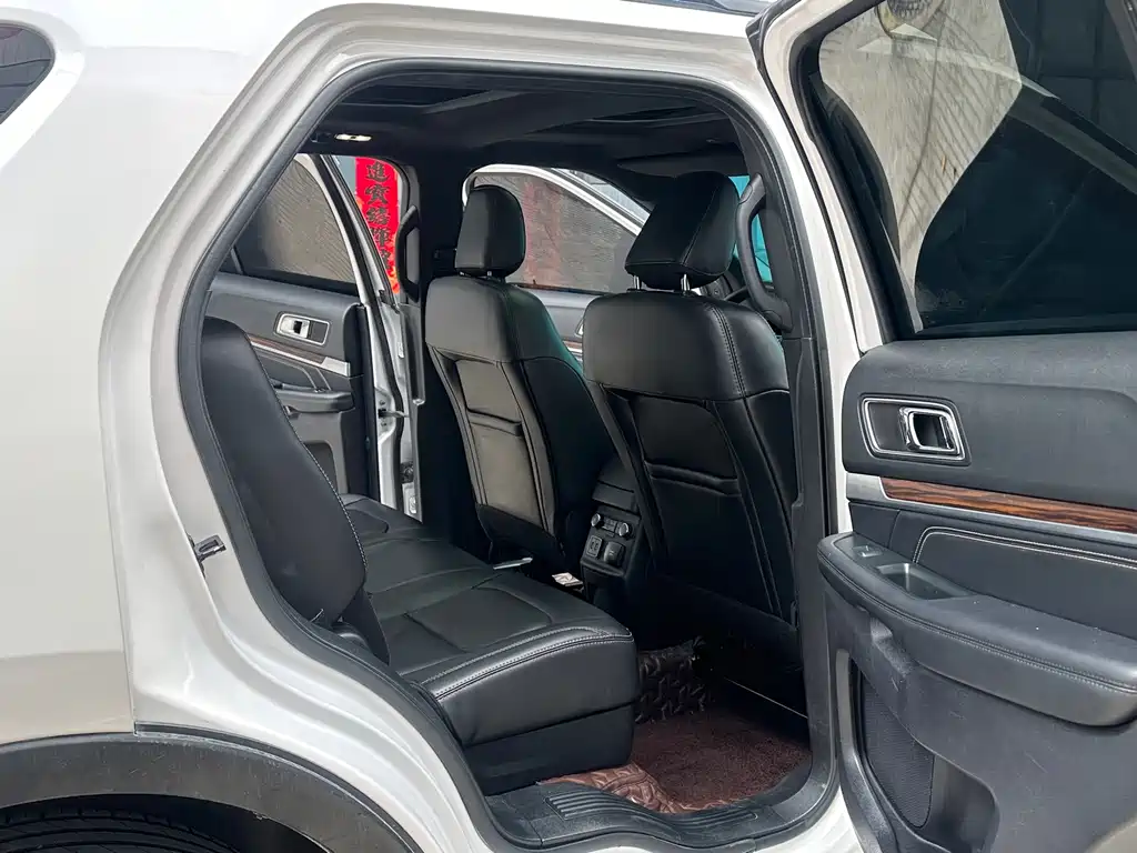 Ford Explorer 2019 — фото 15