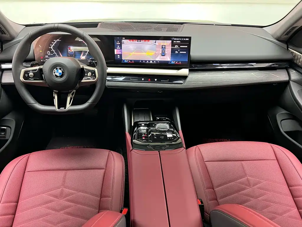 BMW 5 Series 2025 — фото 12