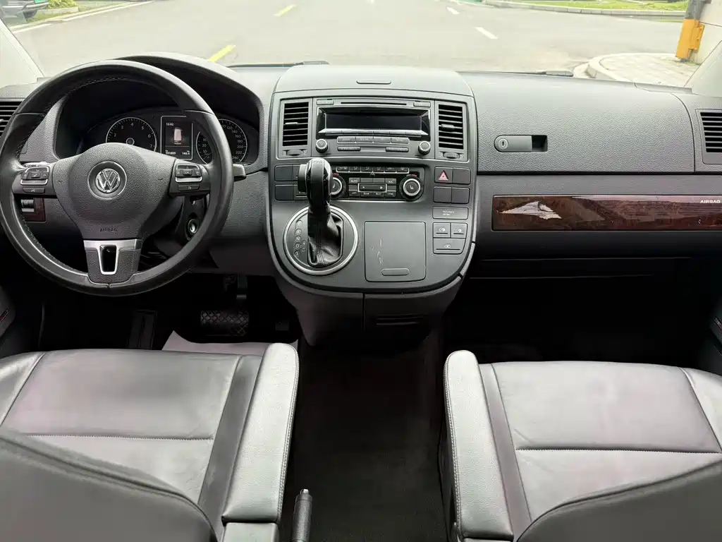 Volkswagen Multivan 2016 — фото 8