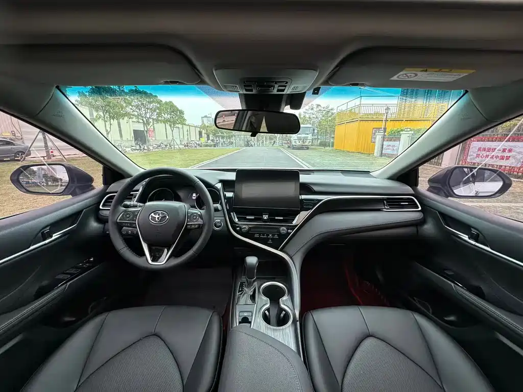Toyota Camry 2022 — фото 16