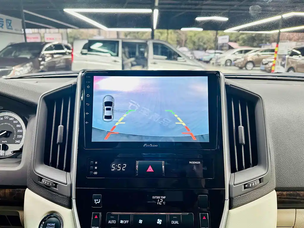 Toyota Land Cruiser 2020 — фото 11