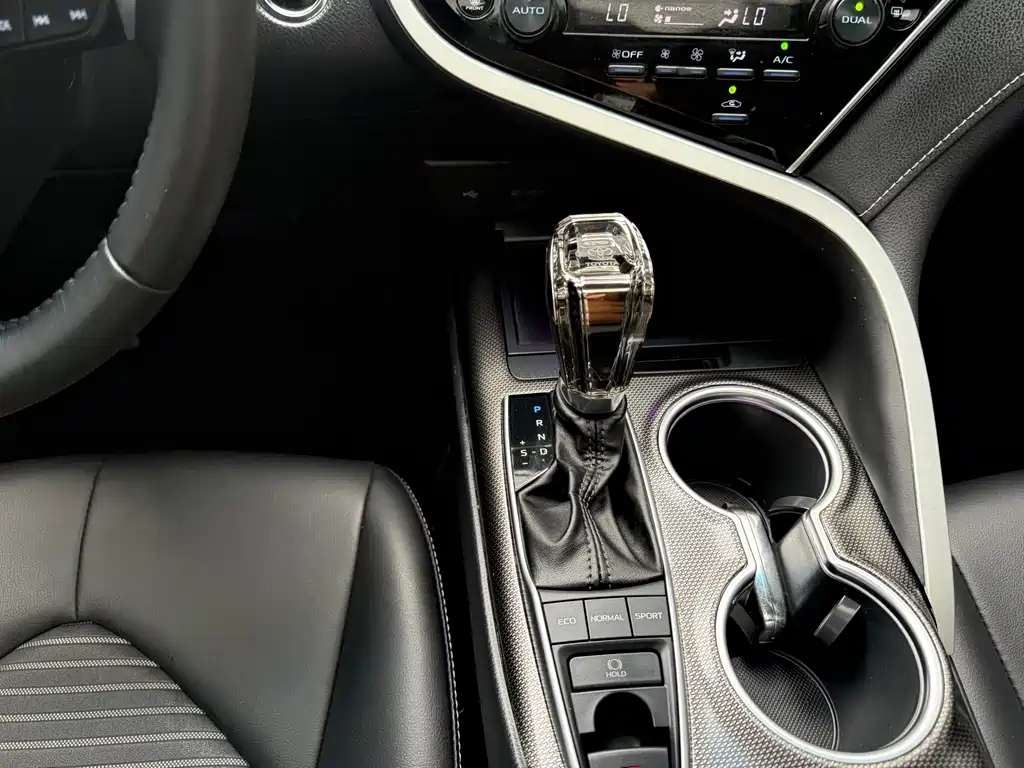 Toyota Camry 2022 — фото 14