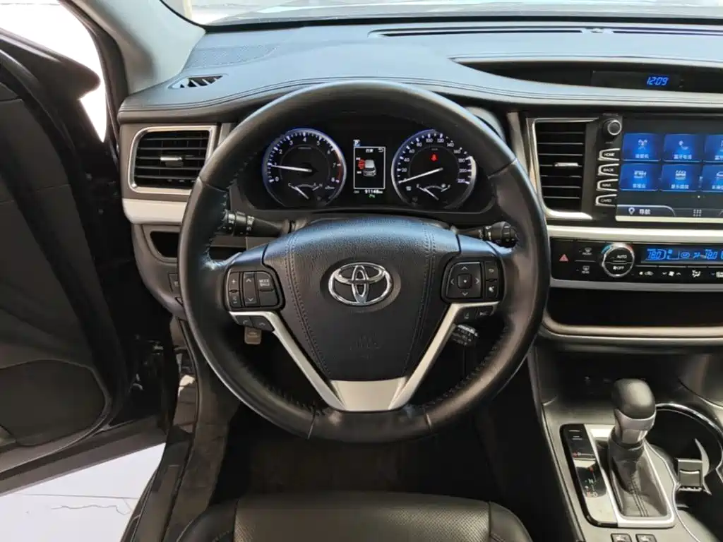 Toyota Highlander 2018 — фото 11