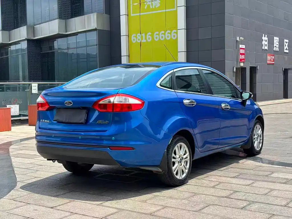 Ford Fiesta 2014 — фото 10