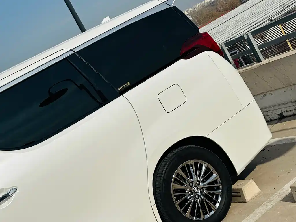 Toyota Alphard 2023 — фото 9