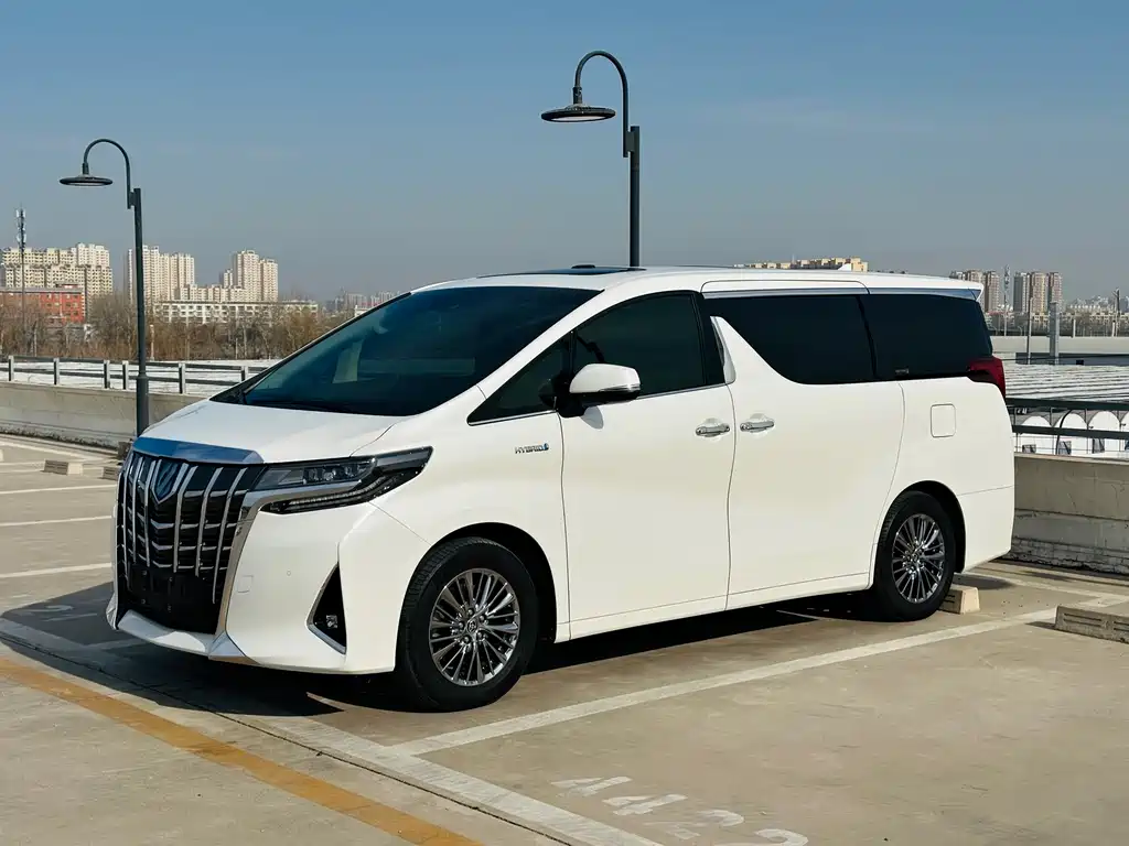 Toyota Alphard 2023 — фото 1