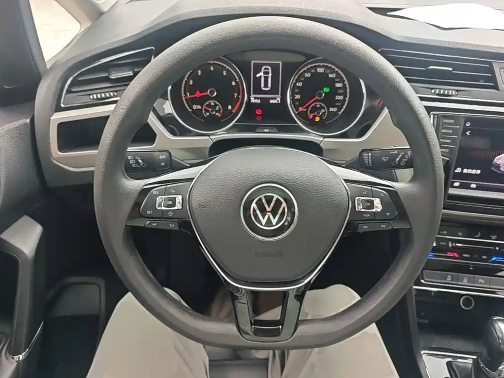 Volkswagen Touran 2021 — фото 11