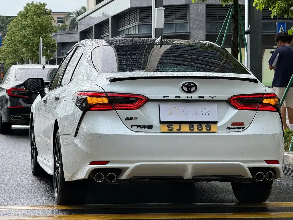 Toyota Camry 2022 — фото 18