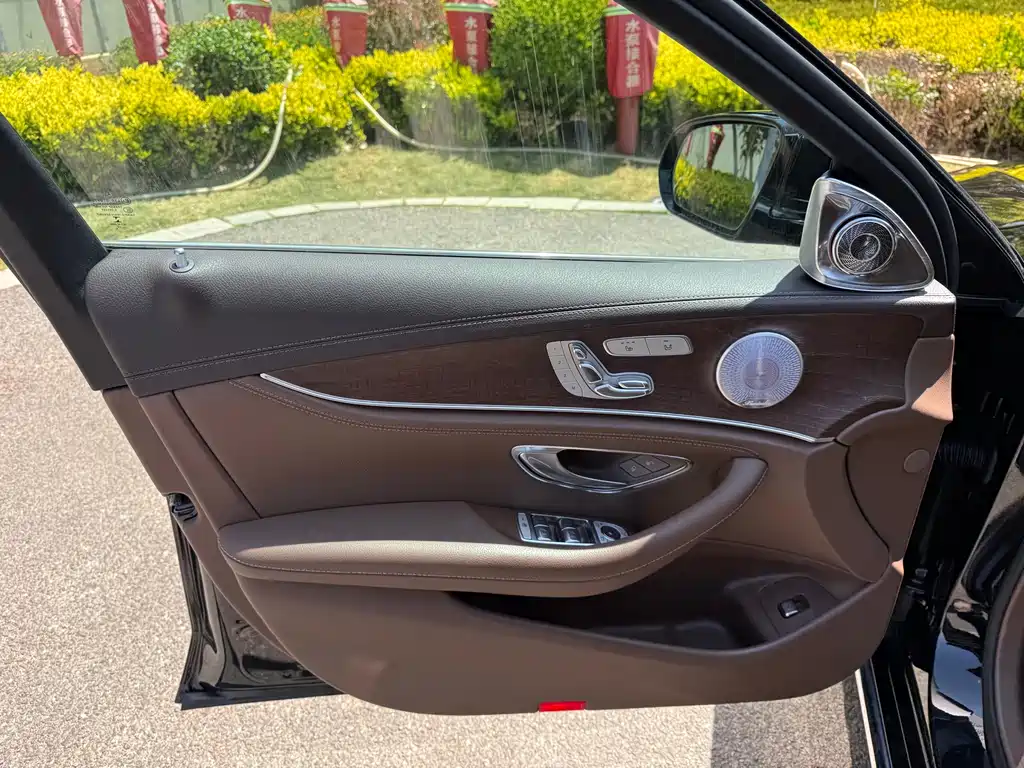 Mercedes-Benz E-Class 2020 — фото 17