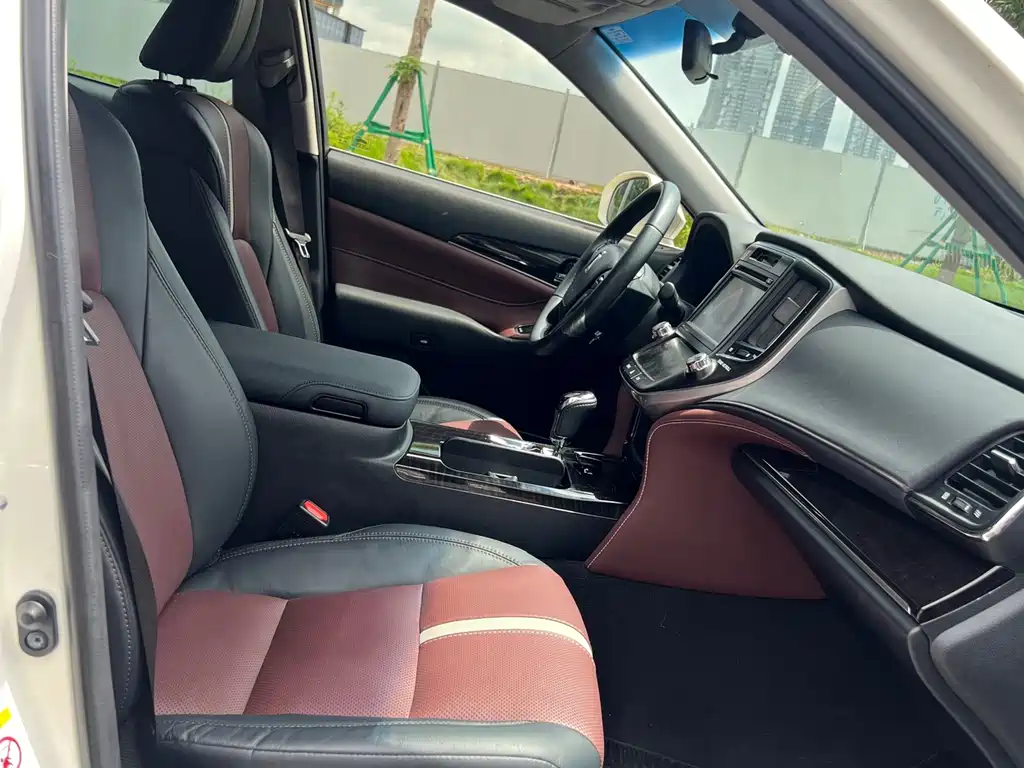 Toyota Crown 2017 — фото 11