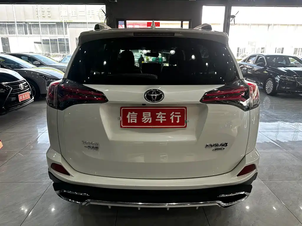 Toyota RAV4 2017 — фото 15