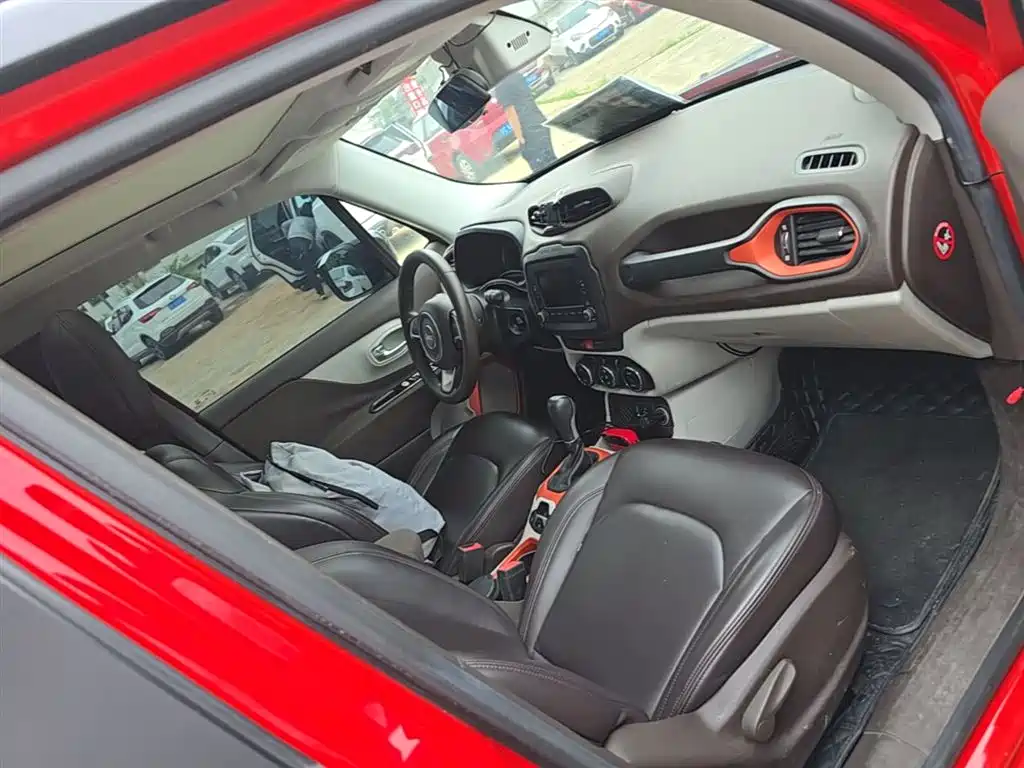 Jeep Renegade 2017 — фото 20