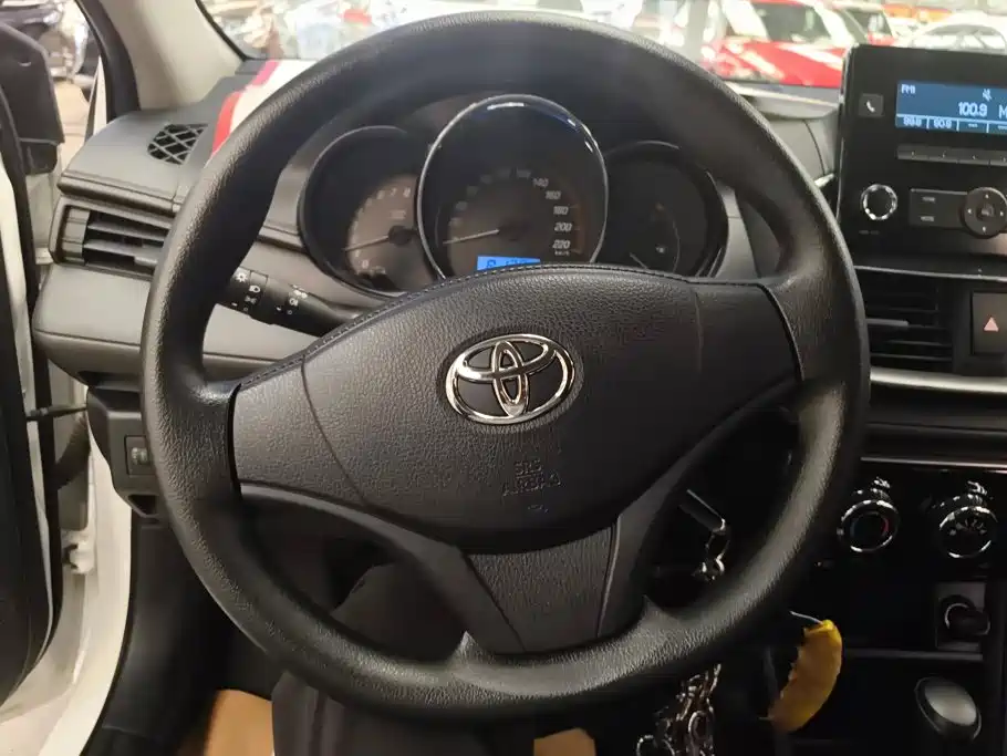 Toyota Yaris L 2020 — фото 15