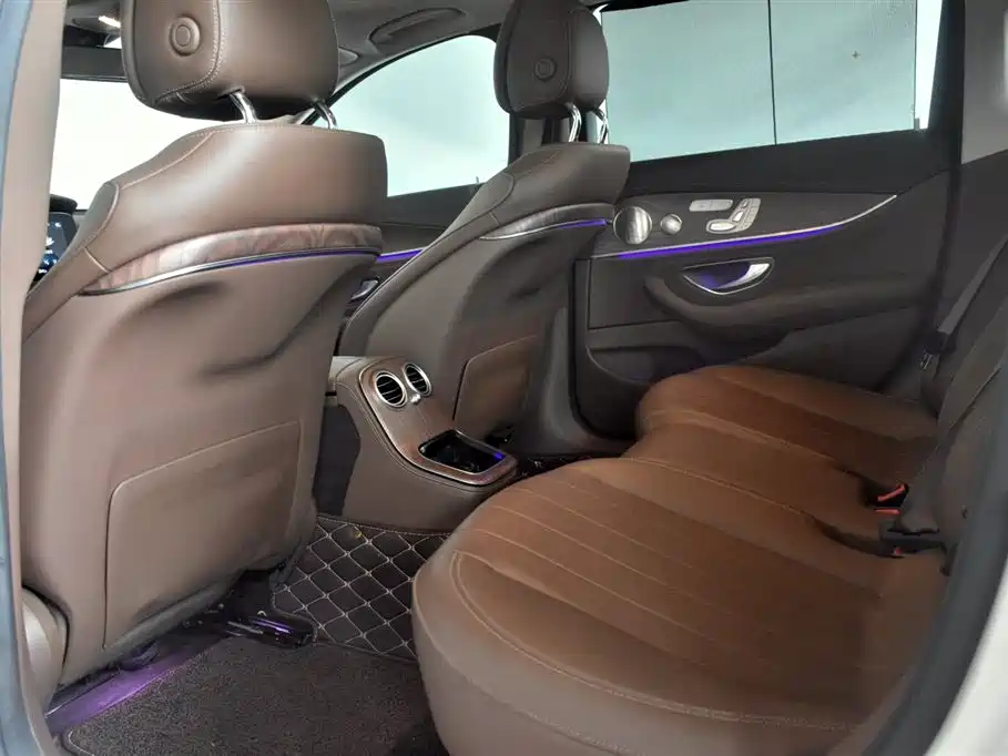 Mercedes-Benz E-Class 2022 — фото 10