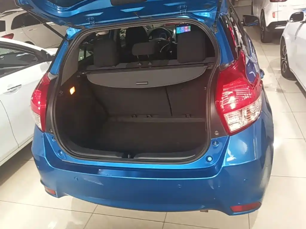 Toyota Yaris L 2014 — фото 19