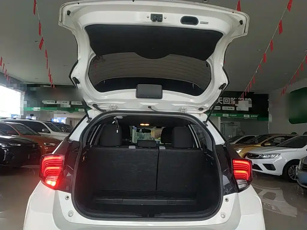 Toyota Yaris L 2021 — фото 19