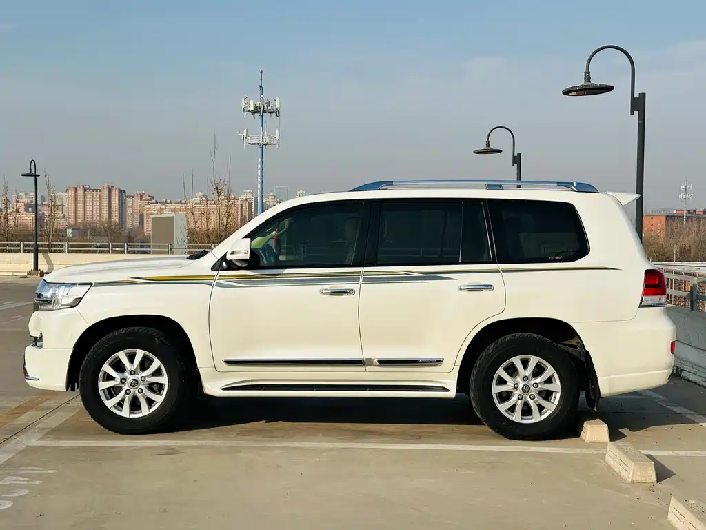 Toyota Land Cruiser 2018 — фото 7