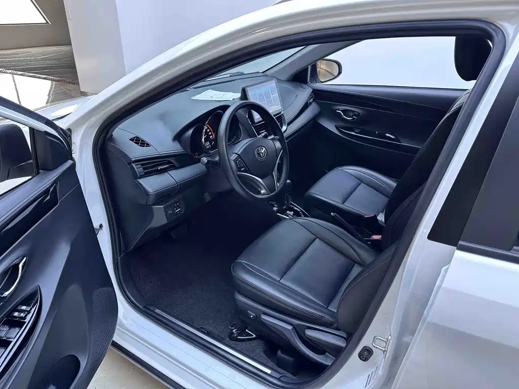Toyota Yaris L 2022 — фото 14