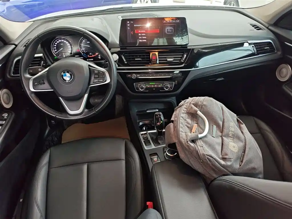 BMW 1 Series 2023 — фото 10