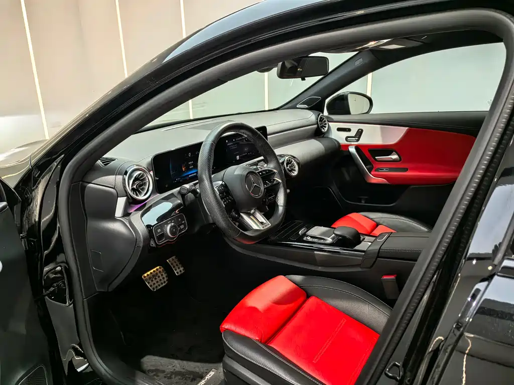 Mercedes-Benz A-Class AMG 2024 — фото 6