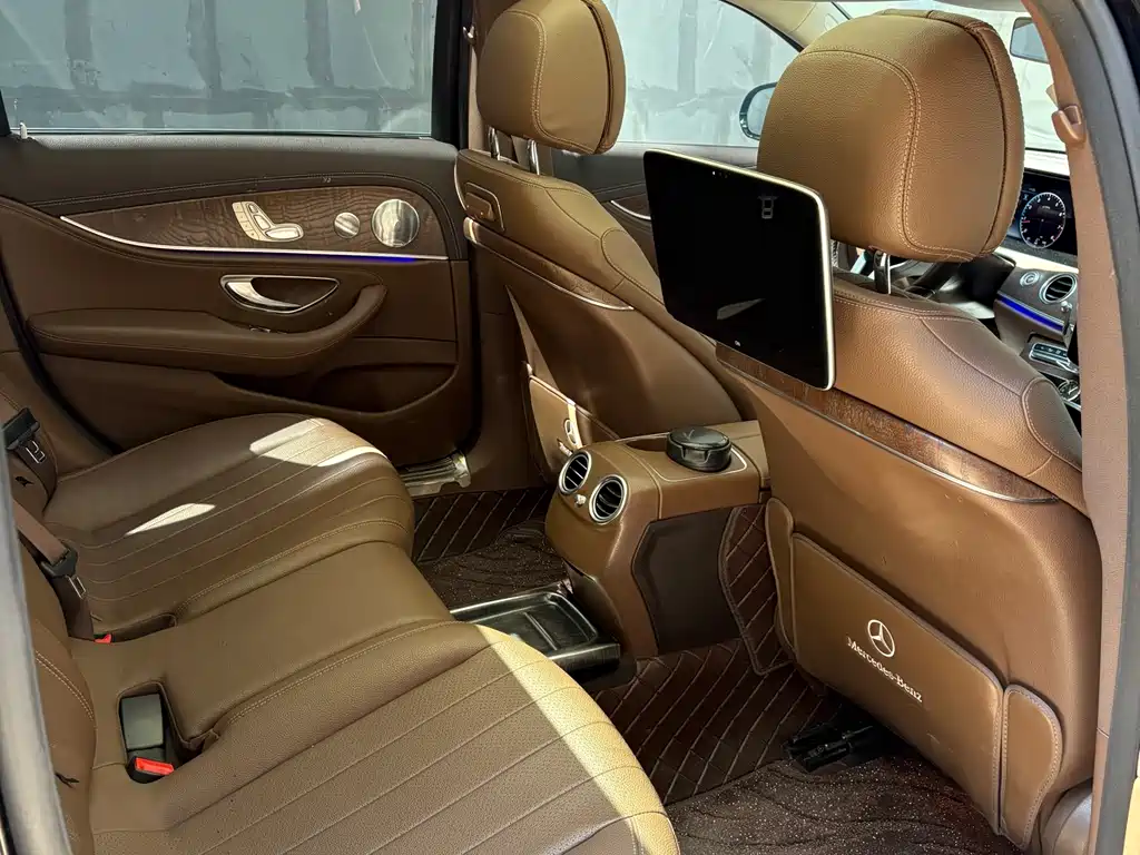 Mercedes-Benz E-Class 2019 — фото 14