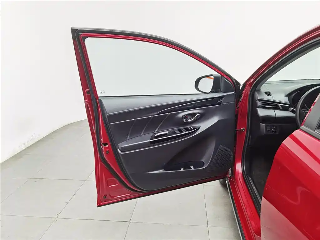 Toyota Yaris L 2022 — фото 8