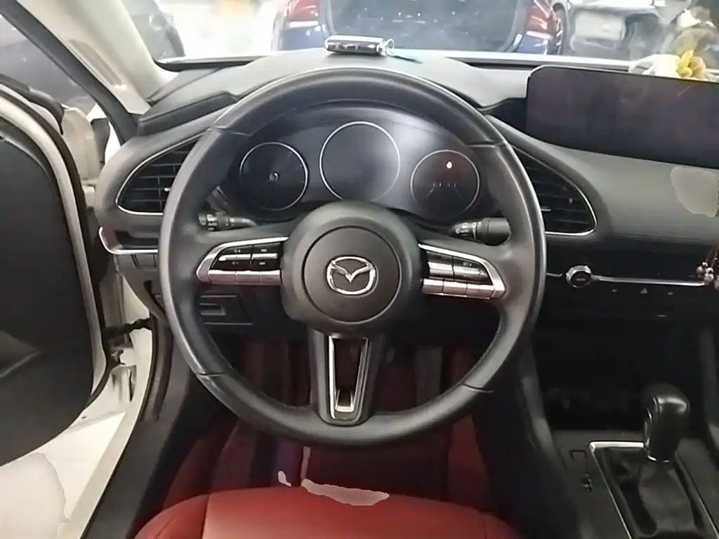 Mazda 3 Axela 2023 — фото 11