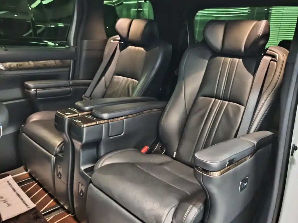Toyota Alphard 2022 — фото 8