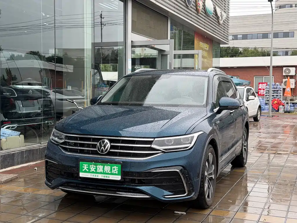 Volkswagen Tiguan L 2022 — фото 1