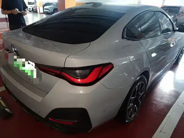 BMW i4 2025