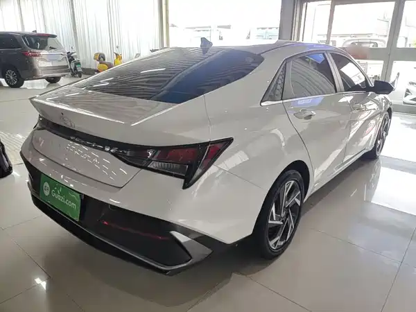 Hyundai Elantra 2023