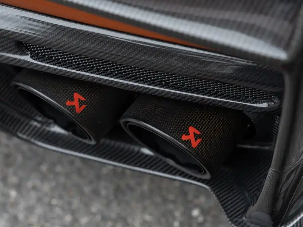 Nissan GT-R 2018 — фото 10